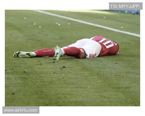 足球明星突发心脏骤停抢救视频引发全球关注与讨论