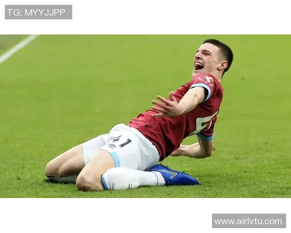 探讨当今足球界最壮实的明星球员及其健身秘诀与训练方式 探讨当今足球界最壮实的明星球员及其健身秘诀与训练方式